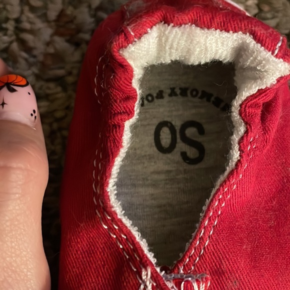 Women’s size 5 memory foam slip on sneaker SO brand. Never worn - Picture 3 of 3